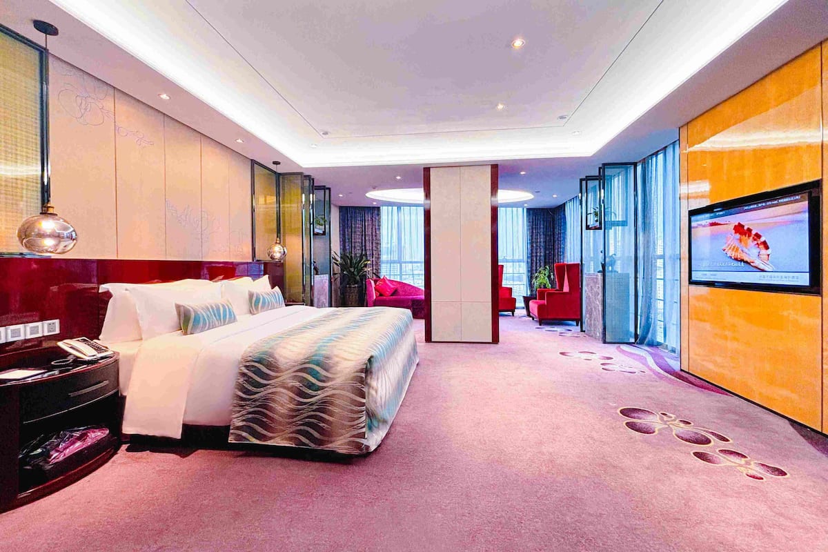 Suite Eksekutif, 1 Tempat Tidur King | 1 kamar tidur, seprai premium, brankas, dan meja kerja