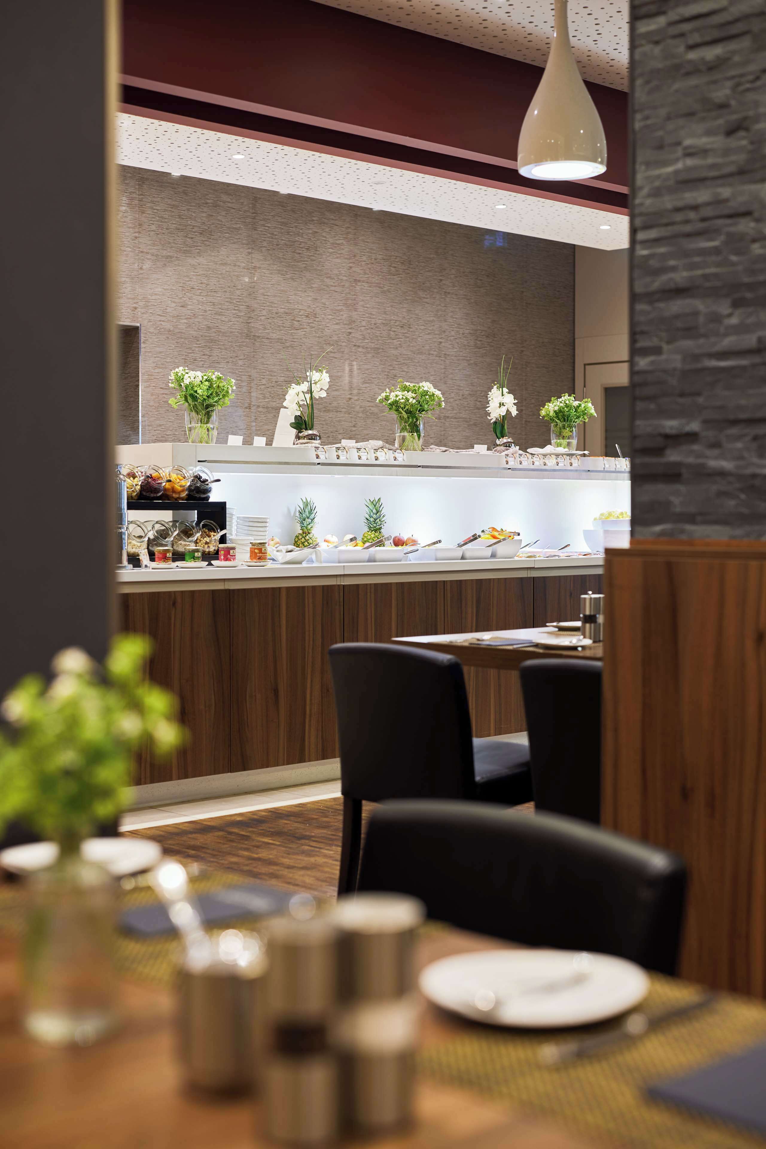 free buffet breakfast