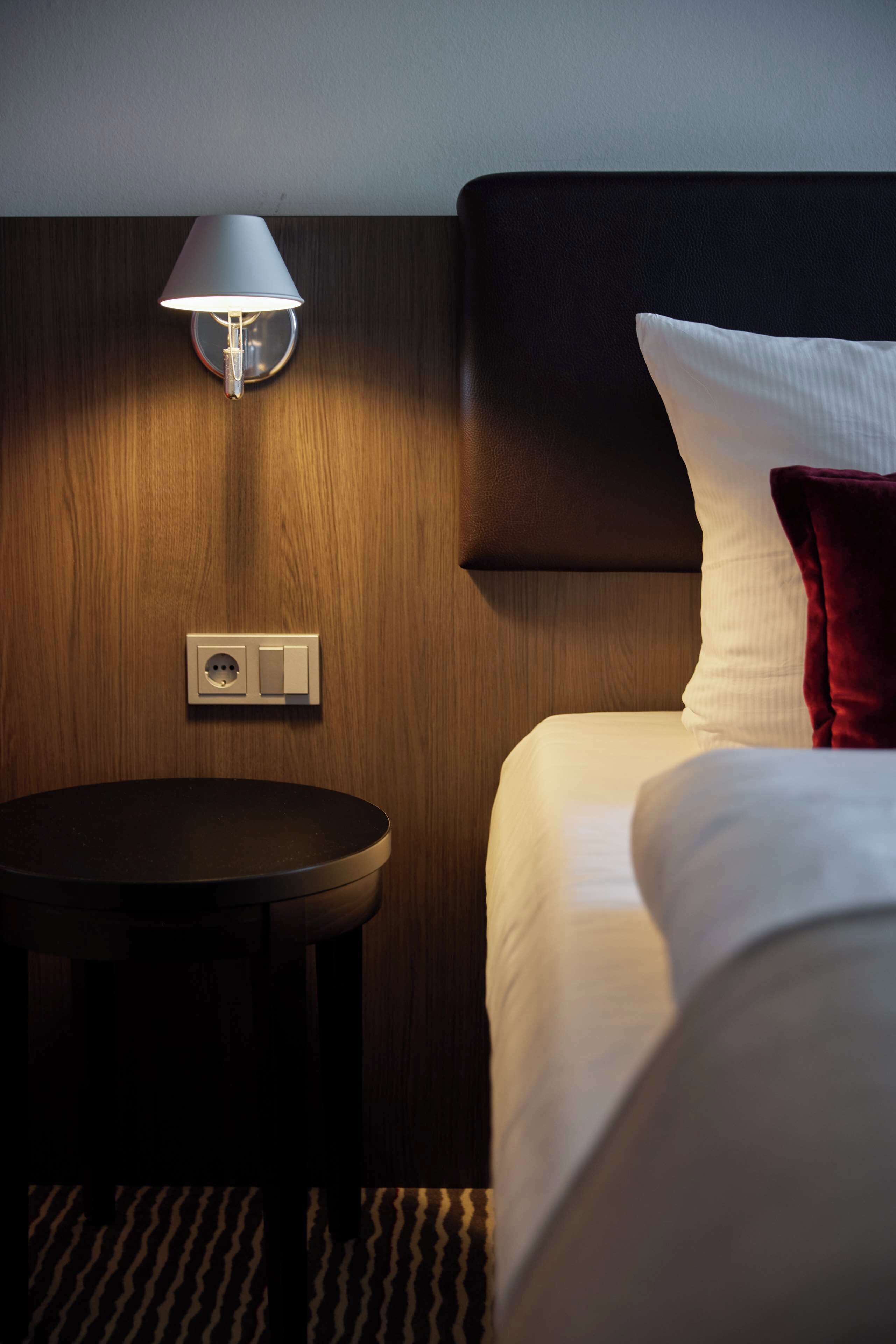 standard room, 1 double bed (converts to 2 twin beds) | premium bedding, in-room safe, desk, laptop workspace