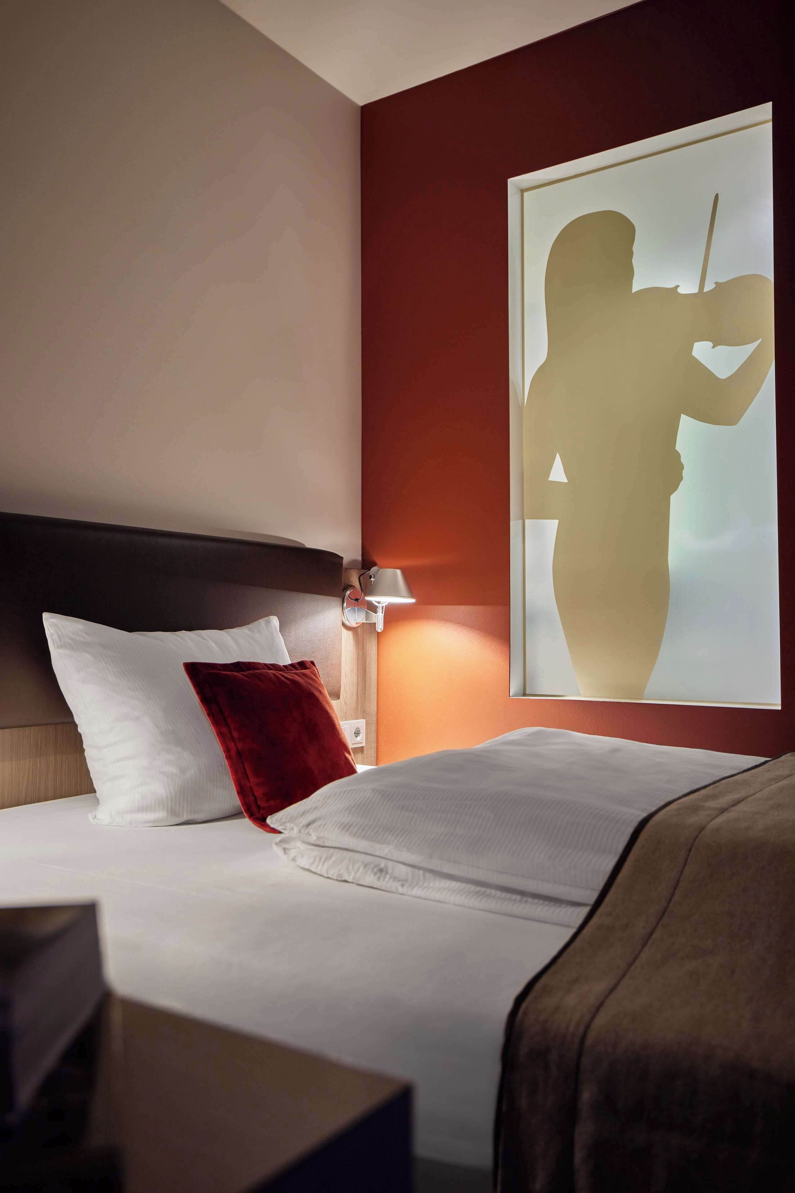 standard room, 1 queen bed (small room) | premium bedding, in-room safe, desk, laptop workspace