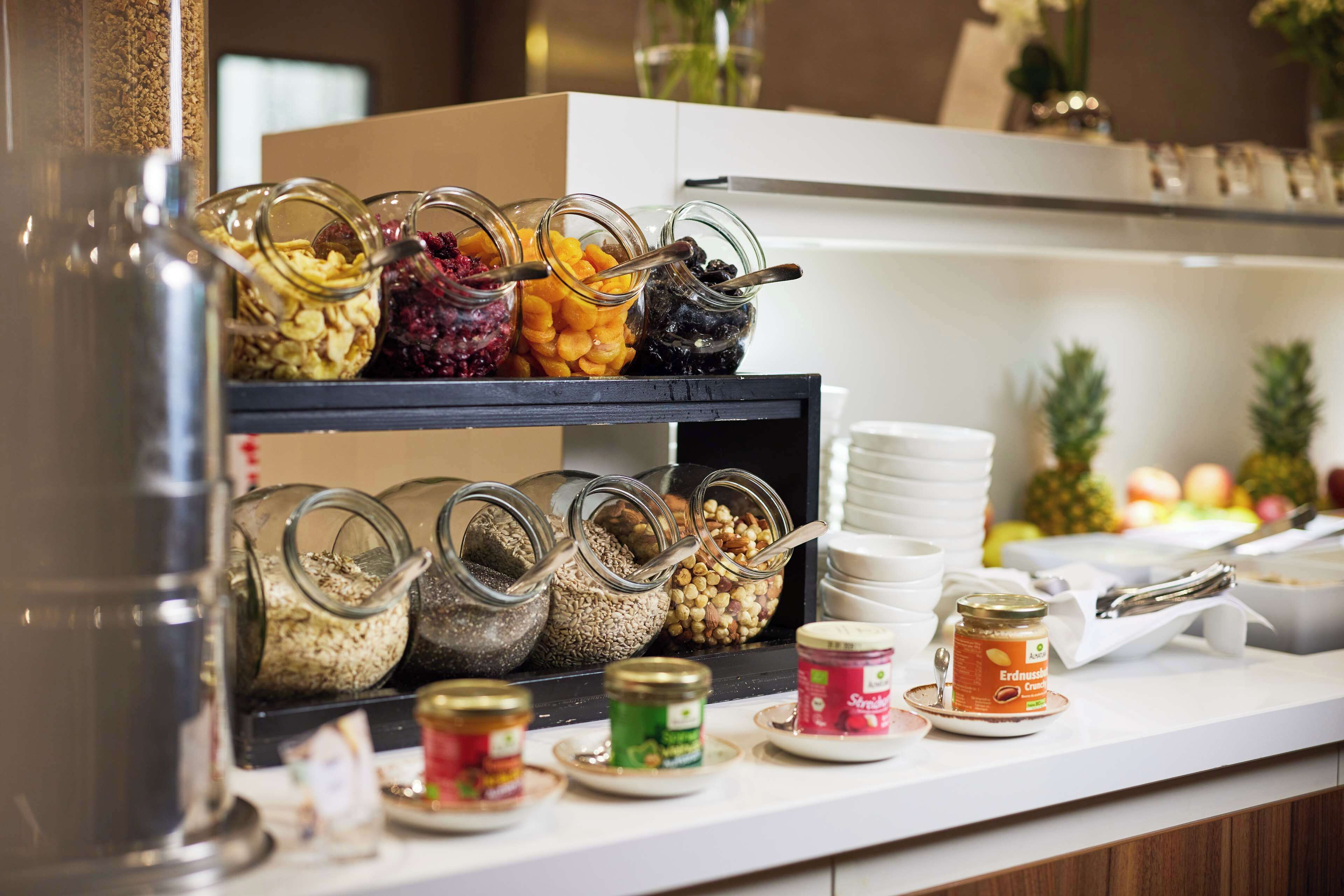 free buffet breakfast