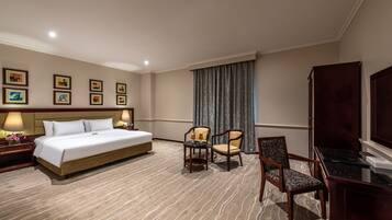 Suite Junior | 1 camera, minibar, una cassaforte in camera, ferro/asse da stiro