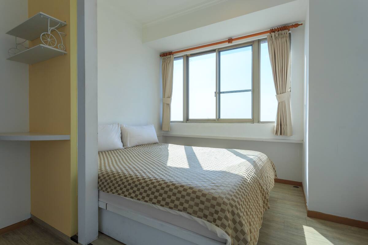 Habitación familiar, 2 camas dobles (Deluxe) | Edredones de plumas, cortinas opacas, camas supletorias y wifi gratis