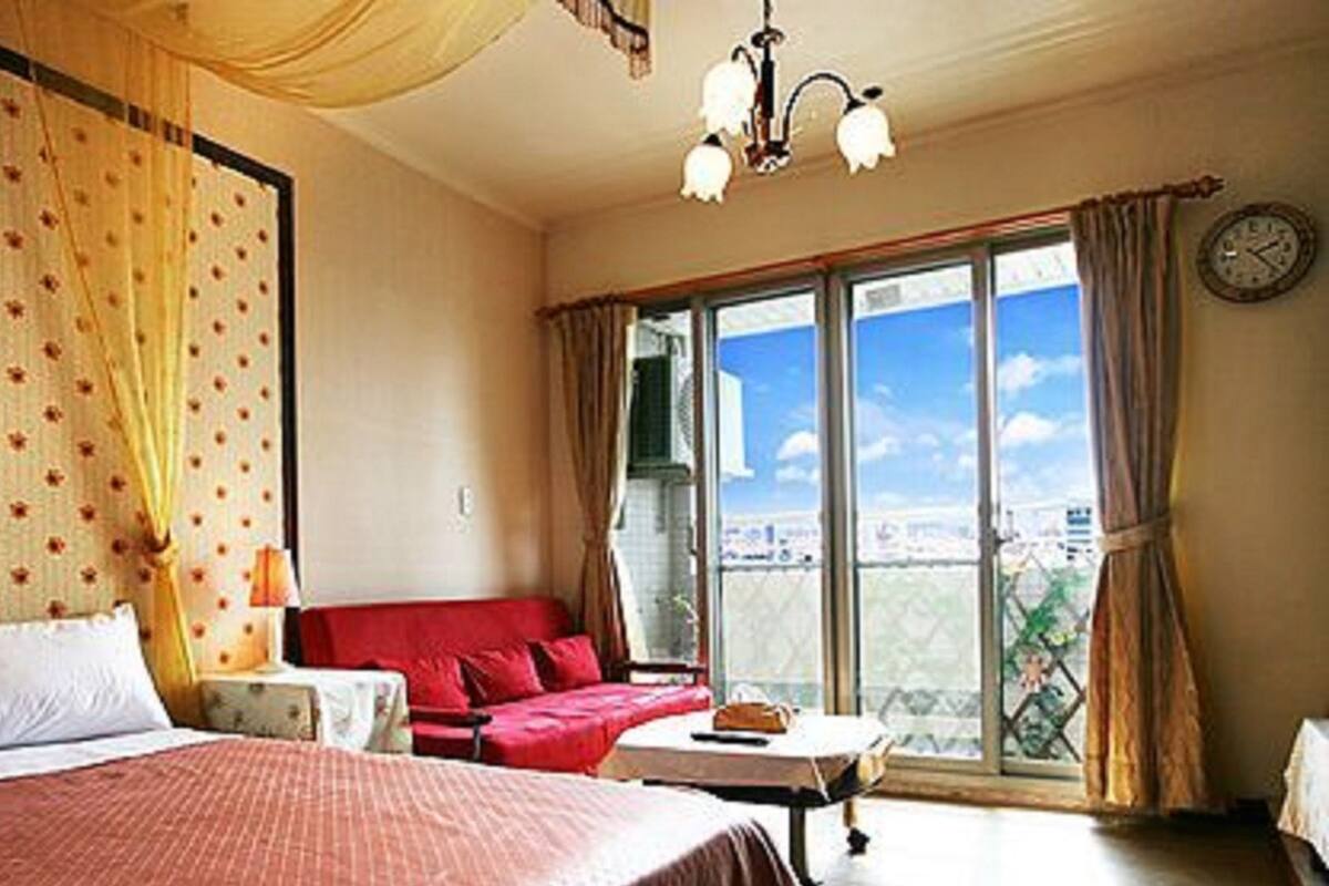 Habitación Deluxe | Edredones de plumas, cortinas opacas, camas supletorias y wifi gratis