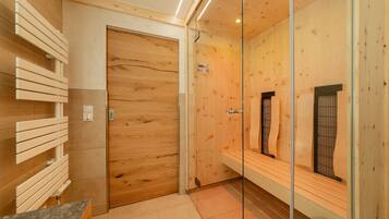 Exclusieve tweepersoonskamer | Badkamer | Gratis toiletartikelen, een haardroger, handdoeken, zeep