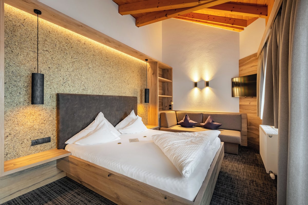 Exclusive Double Room | Hypo-allergenic bedding available, in-room safe, blackout drapes