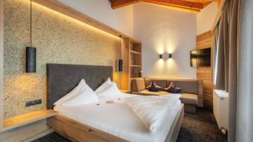 Exclusive Double Room | Hypo-allergenic bedding available, in-room safe, blackout drapes
