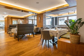 Breakfast, lunch, dinner served; Regional cuisine, alfresco dining  - Kräuterhotel Hochzillertal (Kaltenbach)