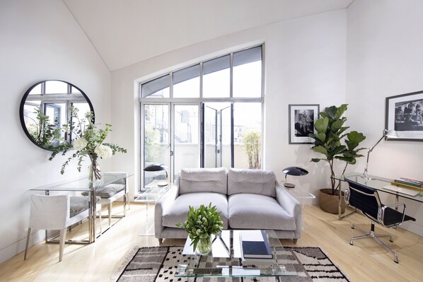 Een 0-inch ledtelevisie met digitale zenders, televisie en een mp3-dock