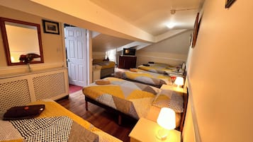 家庭客房, 私人浴室 (Sleeps 6) | 獨特裝潢、熨斗/熨衣板、免費無線上網、床單