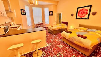 Family Studio | Individually decorated, iron/ironing board, free WiFi, bed sheets