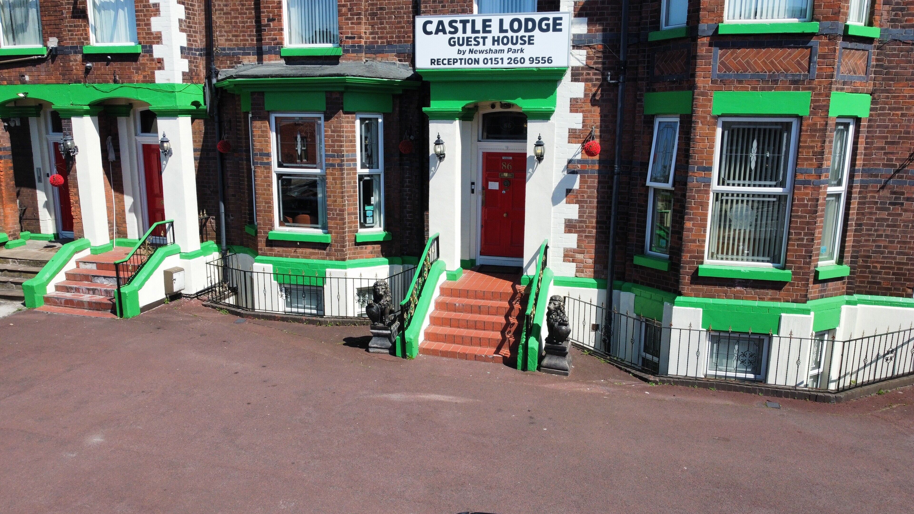 Foto - Castle Lodge Guest House 86-88 Sheil Rd L6 3AF