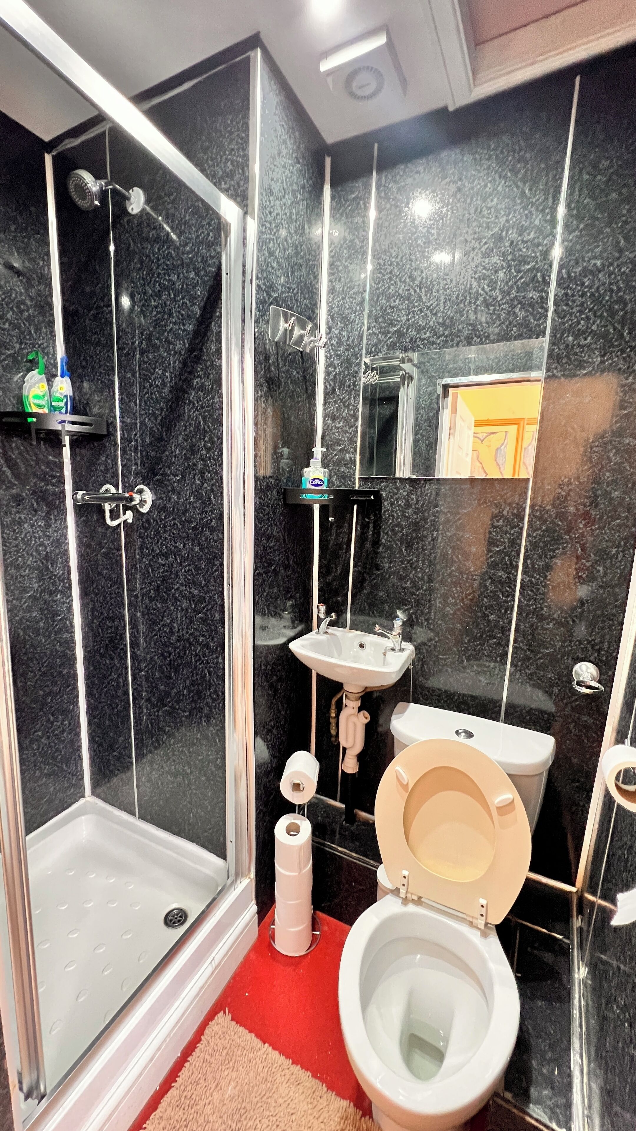 Foto - Castle Lodge Guest House 86-88 Sheil Rd L6 3AF