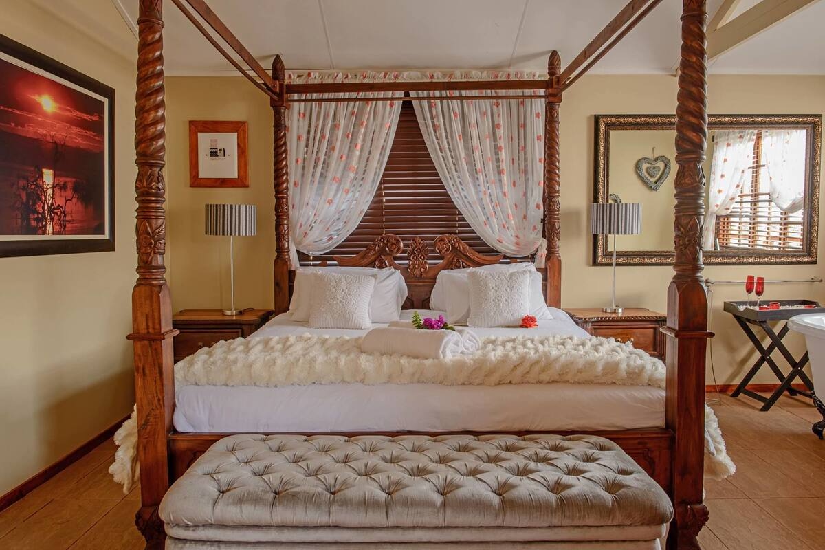 Honeymoon Suite