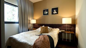 Deluxe Apartment | Egyptian cotton sheets, premium bedding, in-room safe