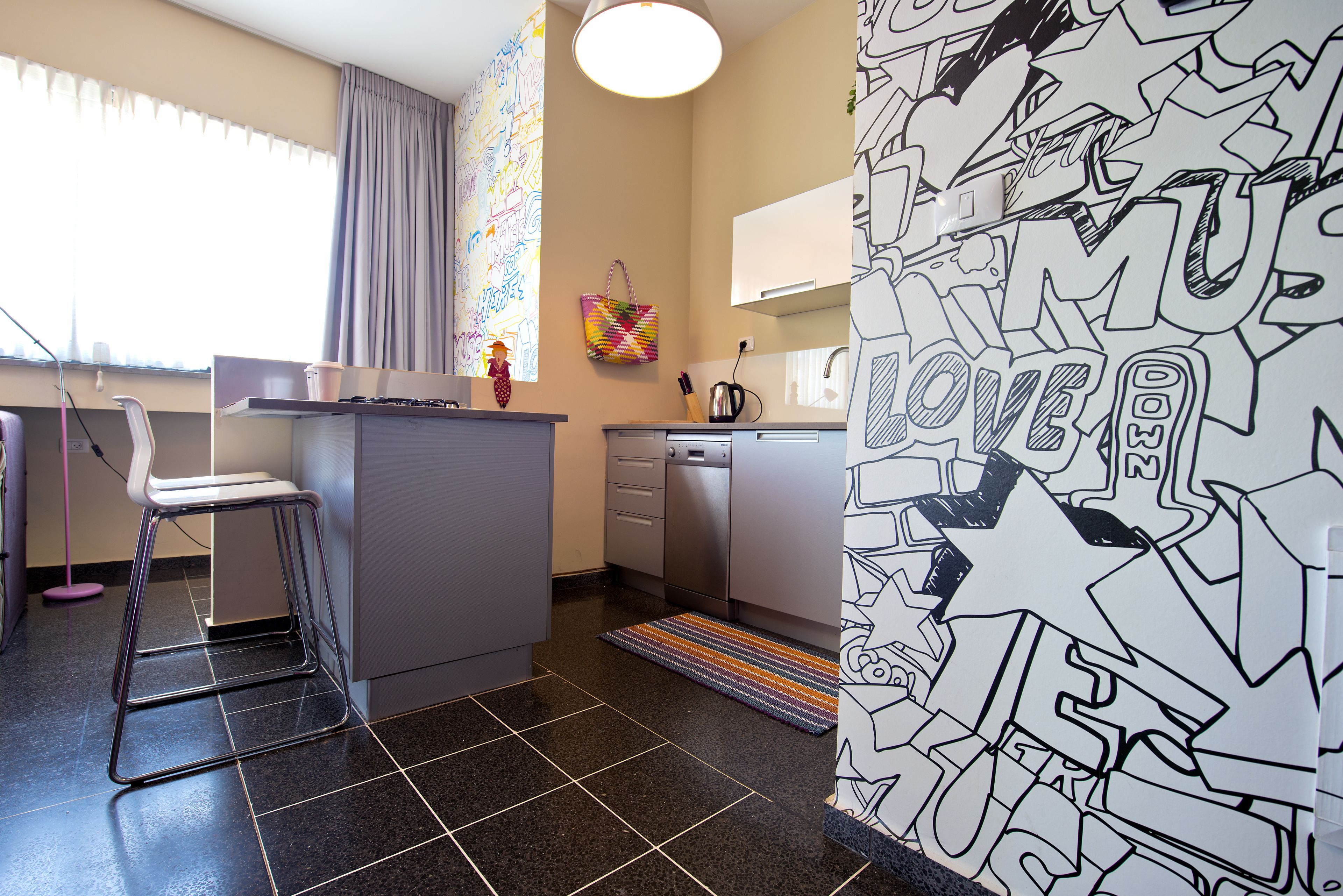 Design Apartment | Private kitchen | Full-sized fridge, microwave, oven, stovetop