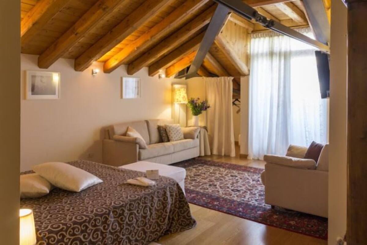 minibar, in-room safe, individually decorated, individually furnished