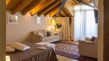 Minibar, in-room safe, individually decorated, individually furnished