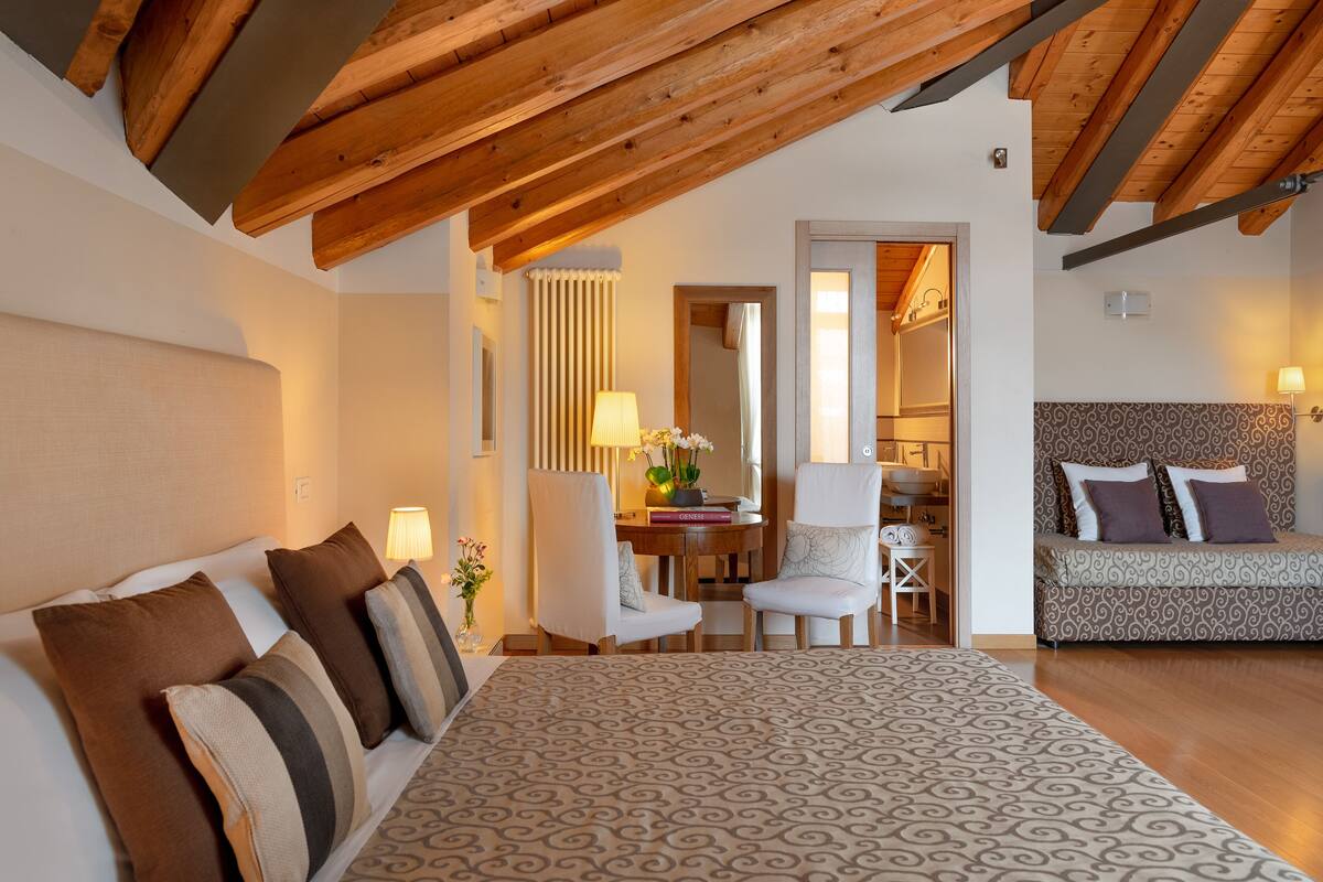 quadruple room | minibar, in-room safe, individually decorated, individually furnished