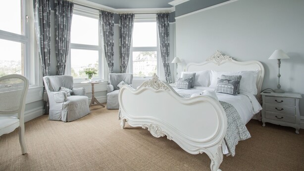  Deluxe French King | Premium bedding, desk, iron/ironing board, WiFi (free) - Grays Boutique B&B (Bath)