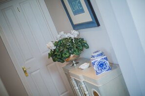 Interior entrance - Grays Boutique B&B (Bath)