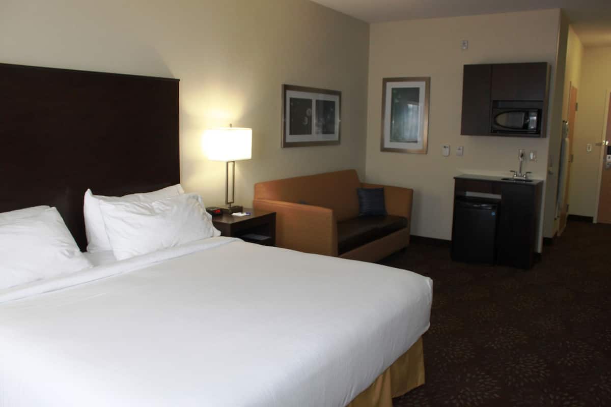 1 bedroom, in-room safe, desk, laptop workspace
