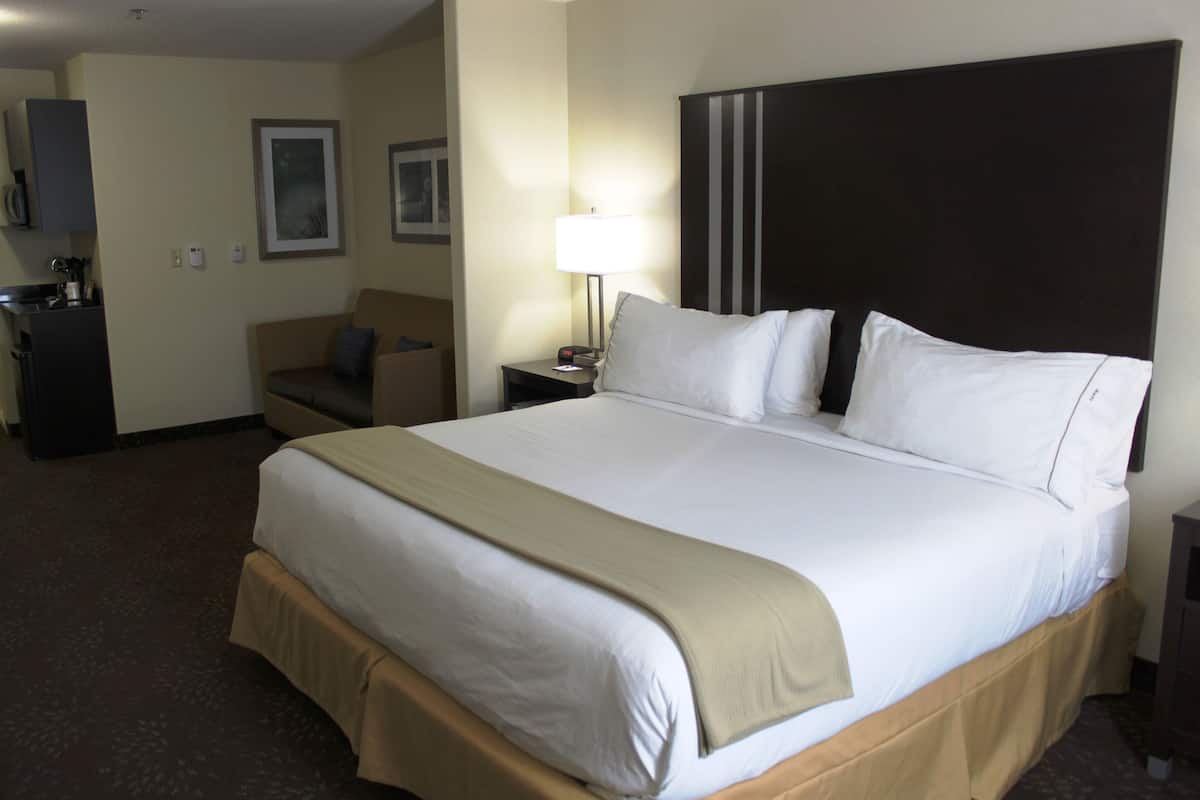 1 bedroom, in-room safe, desk, laptop workspace