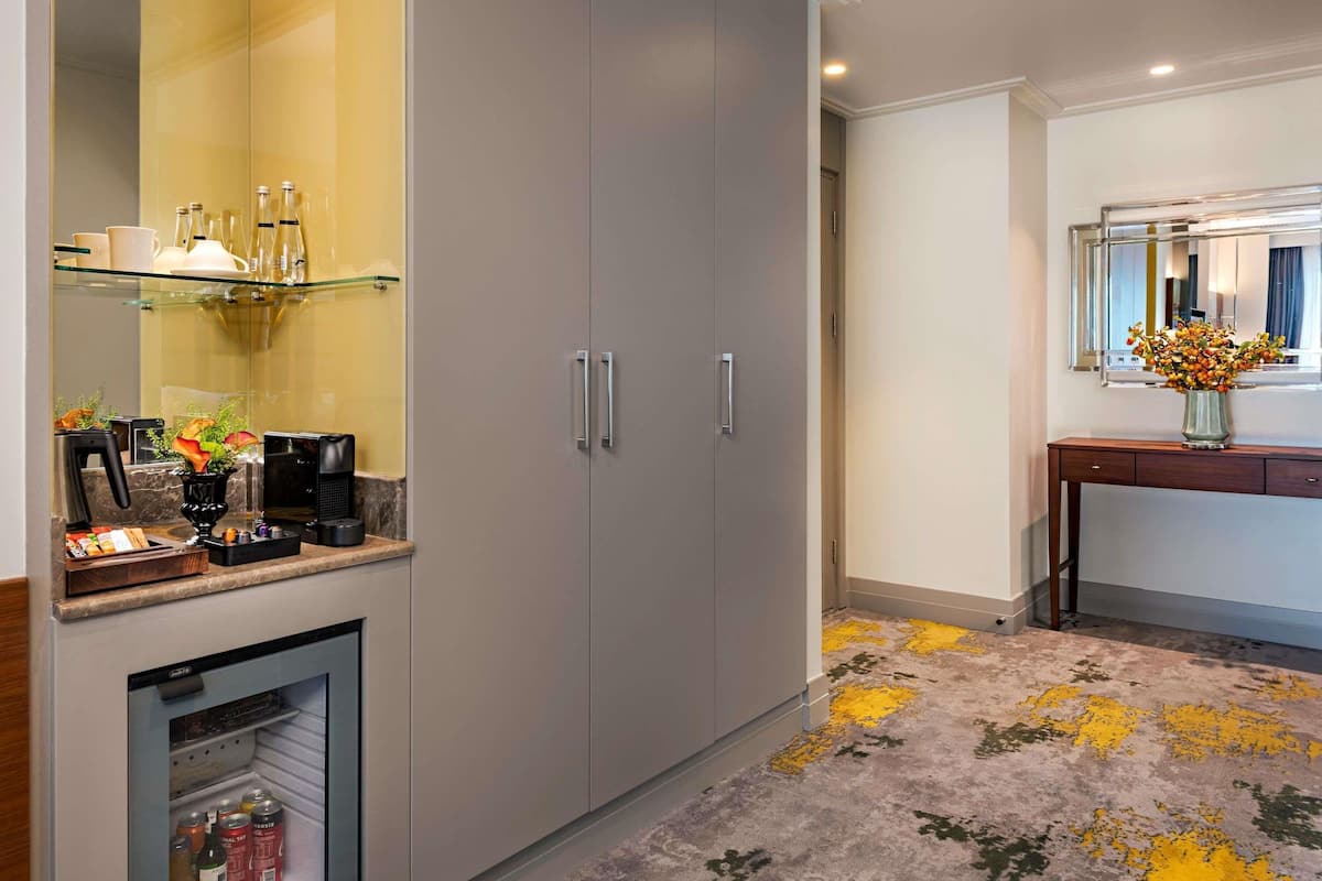 Ropa de cama de alta calidad, camas Select Comfort y minibar