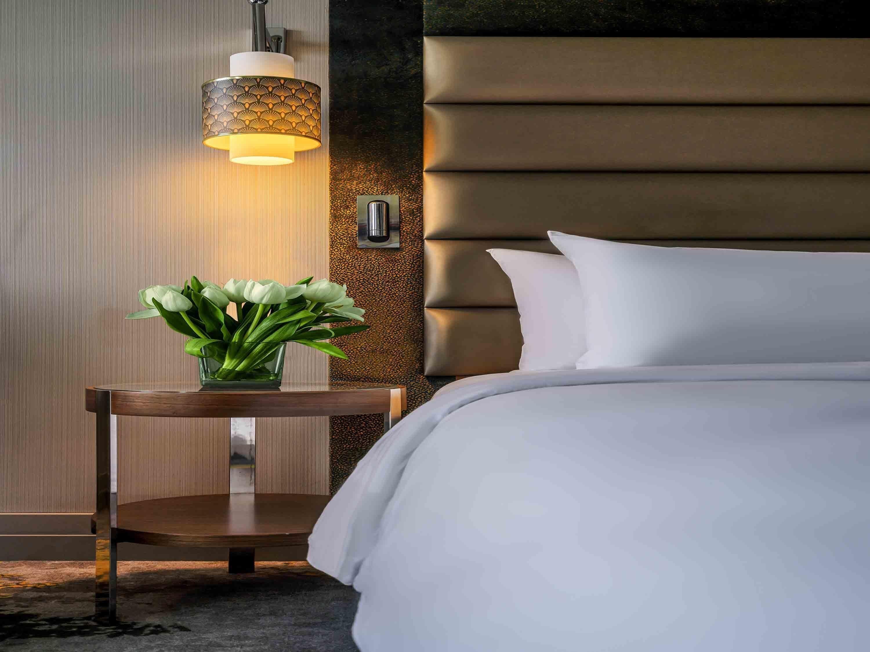 Habitación clásica, 1 cama matrimonial (Atrium View) | Ropa de cama de alta calidad, camas Select Comfort y minibar 