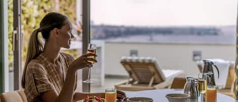 Hochwertige Bettwaren, Select-Comfort-Betten, Minibar, Zimmersafe