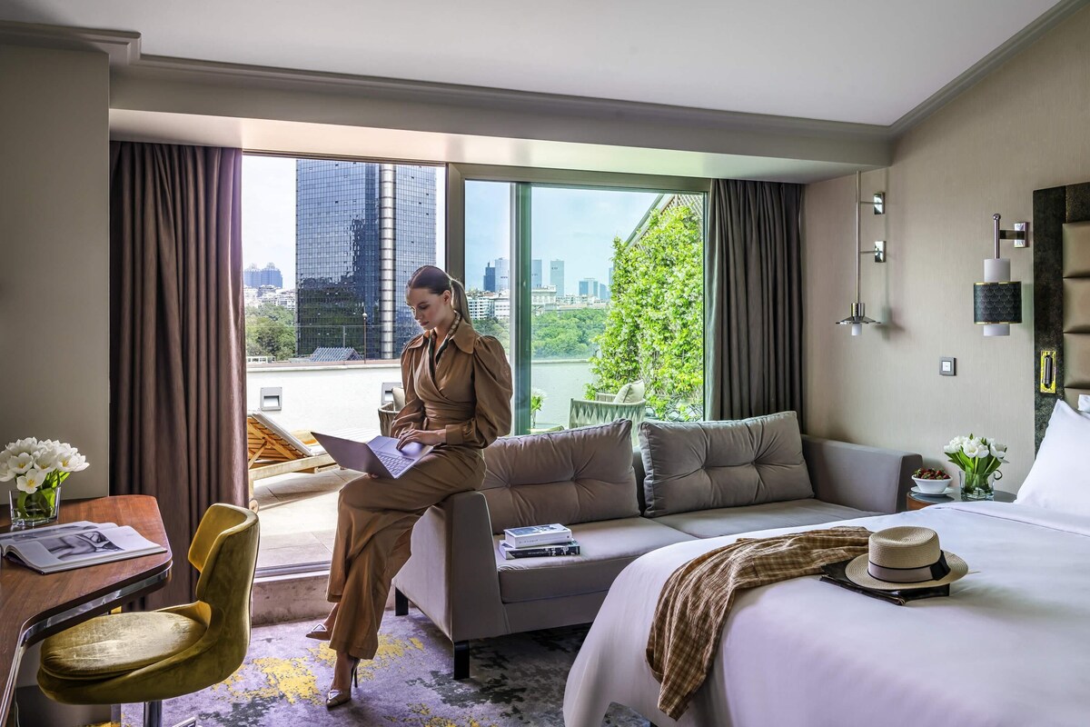 Suite – junior, 1 dobbeltseng, terrasse | Sengetøy av topp kvalitet, senger med Select Comfort-madrass og minibar