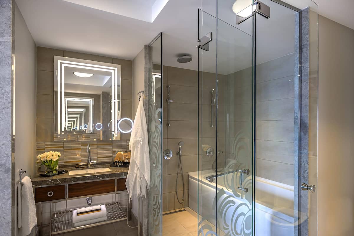 1 bedroom, premium bedding, Select Comfort beds, minibar