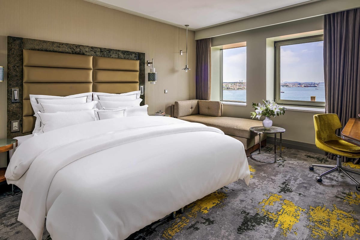 Deluxe-Doppelzimmer, 1 Doppelbett (Bosphorus) | Hochwertige Bettwaren, Select-Comfort-Betten, Minibar, Zimmersafe