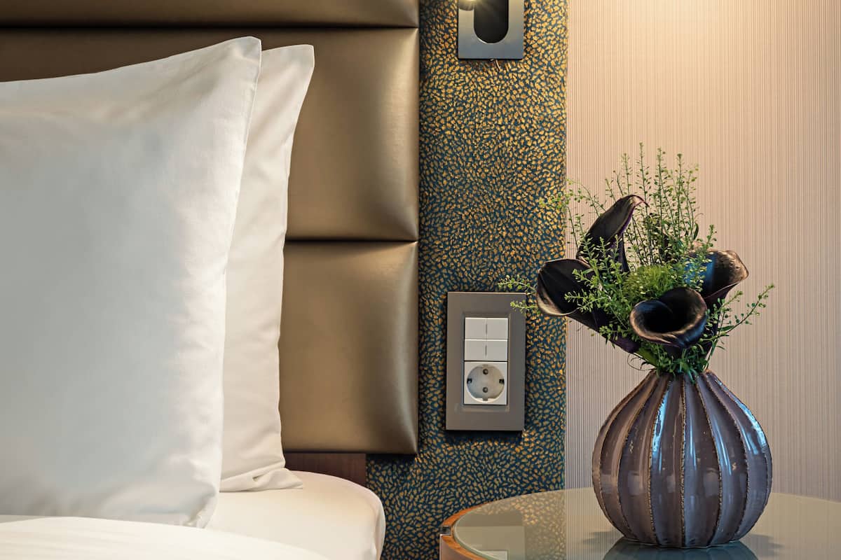 Ropa de cama de alta calidad, camas Select Comfort y minibar