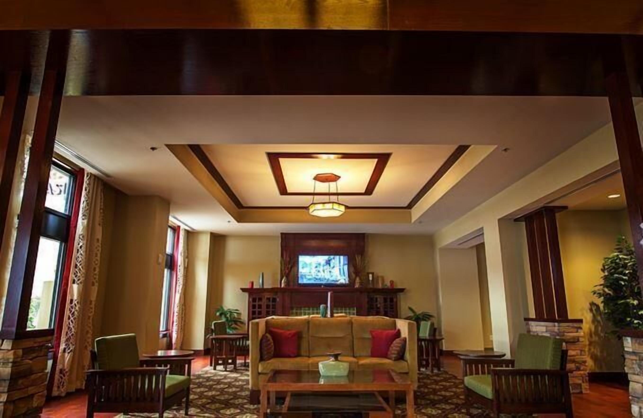 4 bars/lounges, cocktail bar, rooftop bar