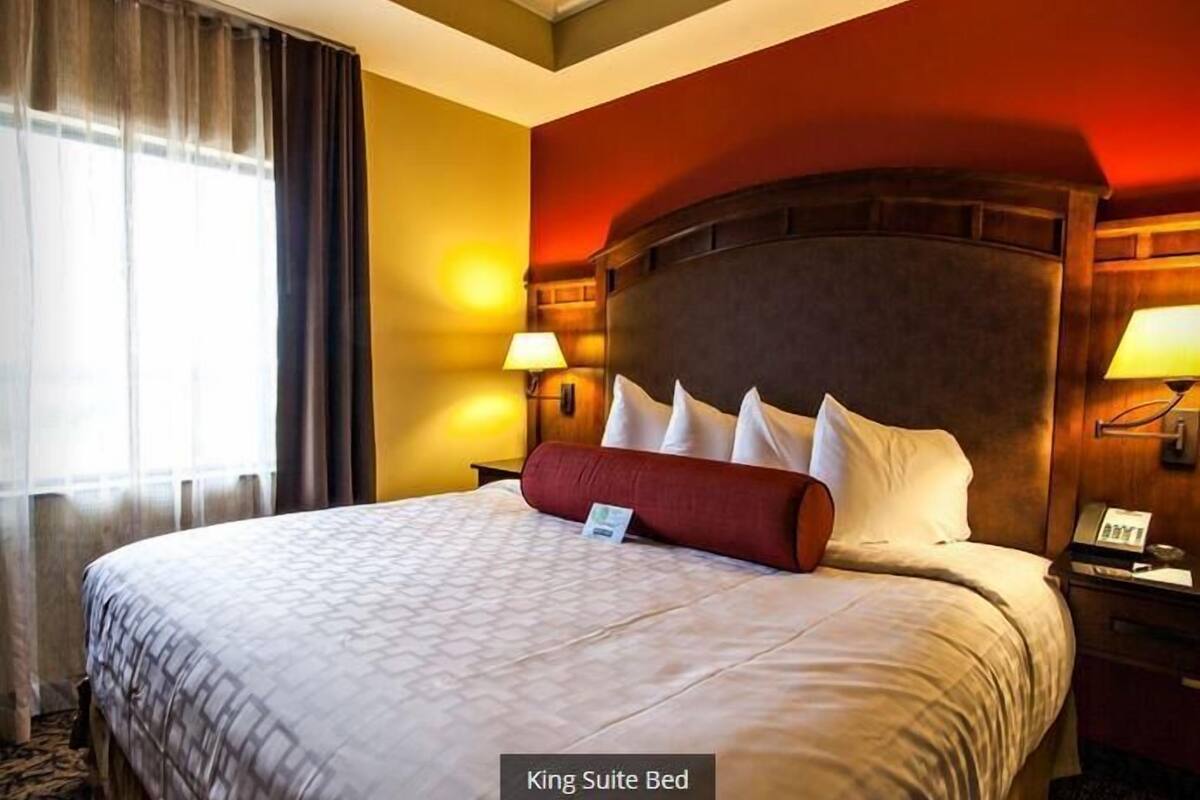 premium bedding, in-room safe, desk, iron/ironing board