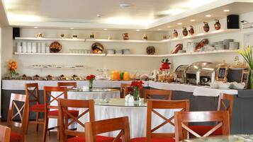 Se sirven desayunos, almuerzos, cenas y cocina internacional