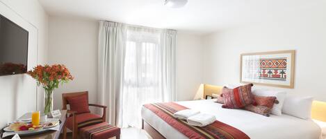 Double Room | Premium bedding, in-room safe, desk, WiFi (free)