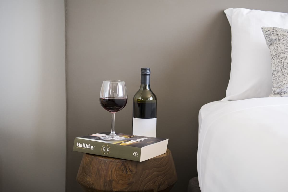 1 bedroom, premium bedding, desk, laptop workspace