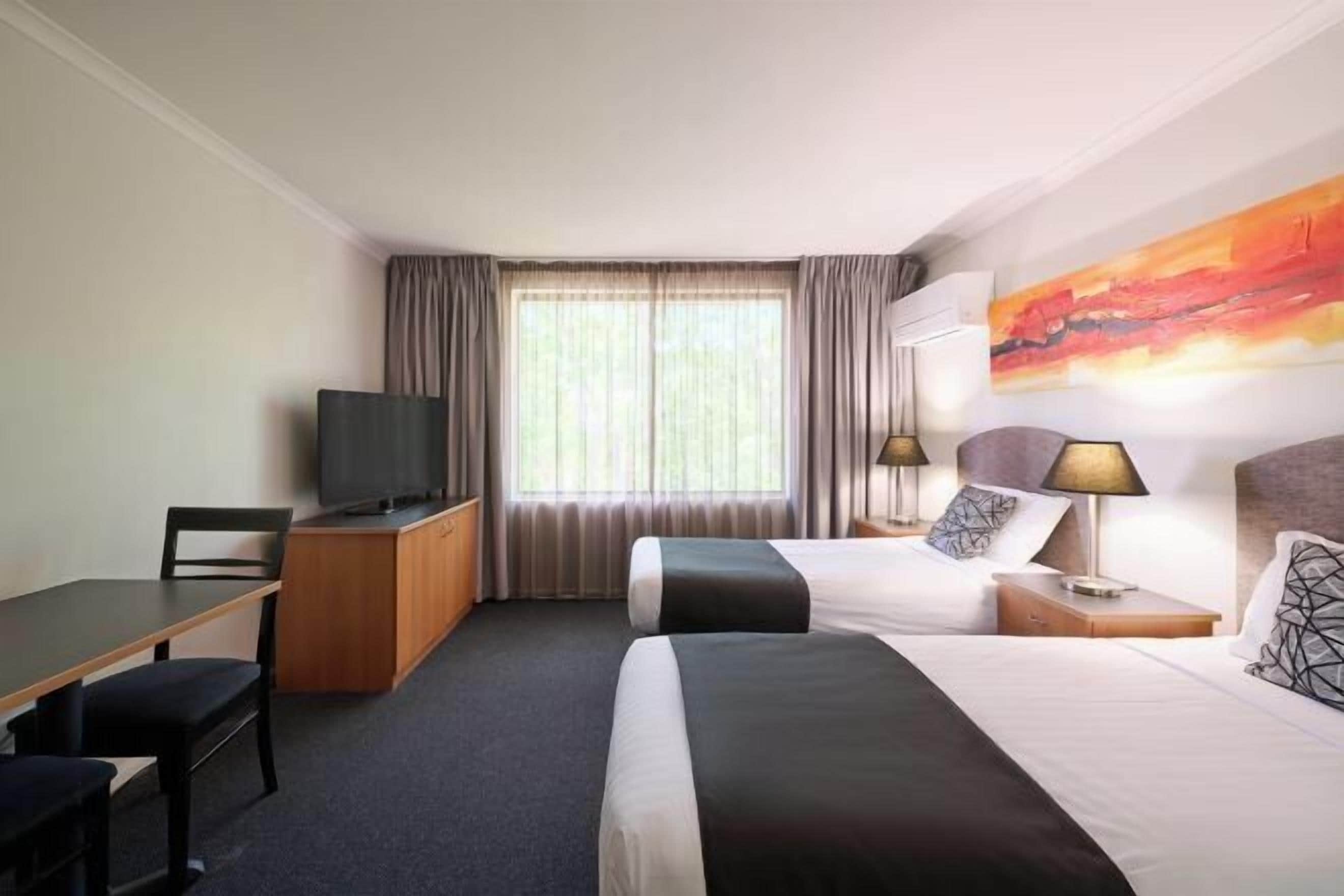 1 bedroom, premium bedding, desk, laptop workspace