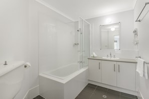 Penthouse, 2 Bedrooms | Bathroom