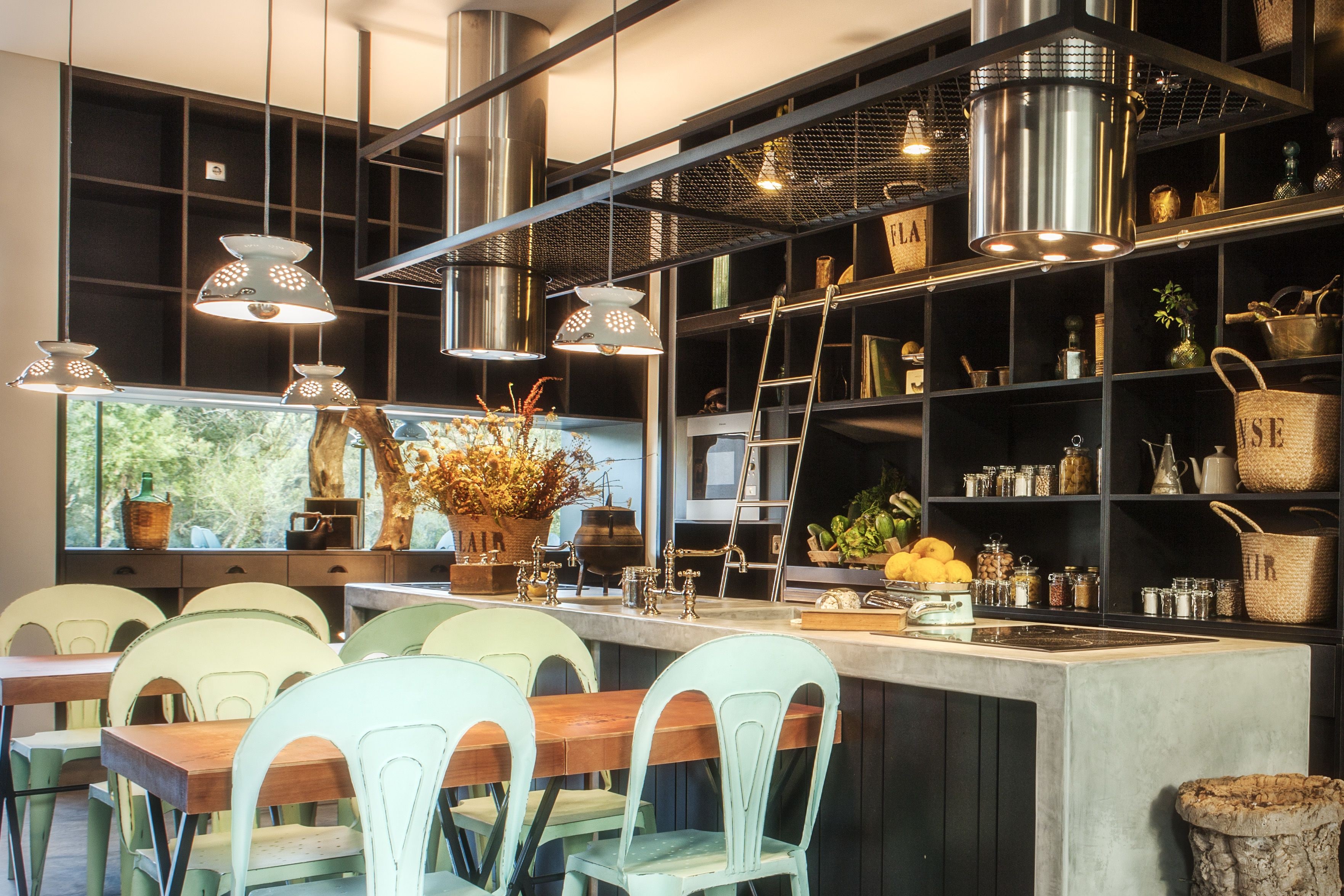 供应晚餐，花园景观