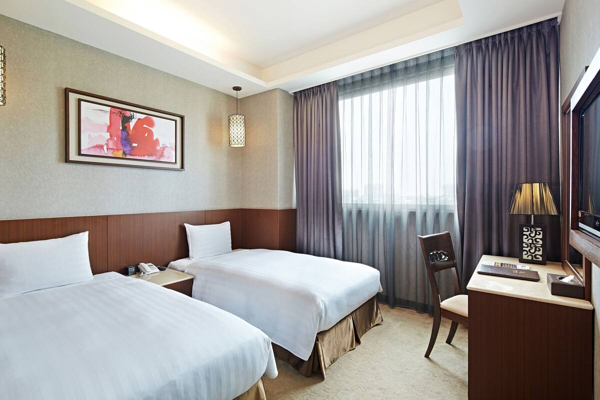 Classic-Zweibettzimmer | Hochwertige Bettwaren, Daunenbettdecken, kostenlose Minibar, Zimmersafe