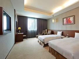 Premium bedding, down comforters, free minibar, in-room safe