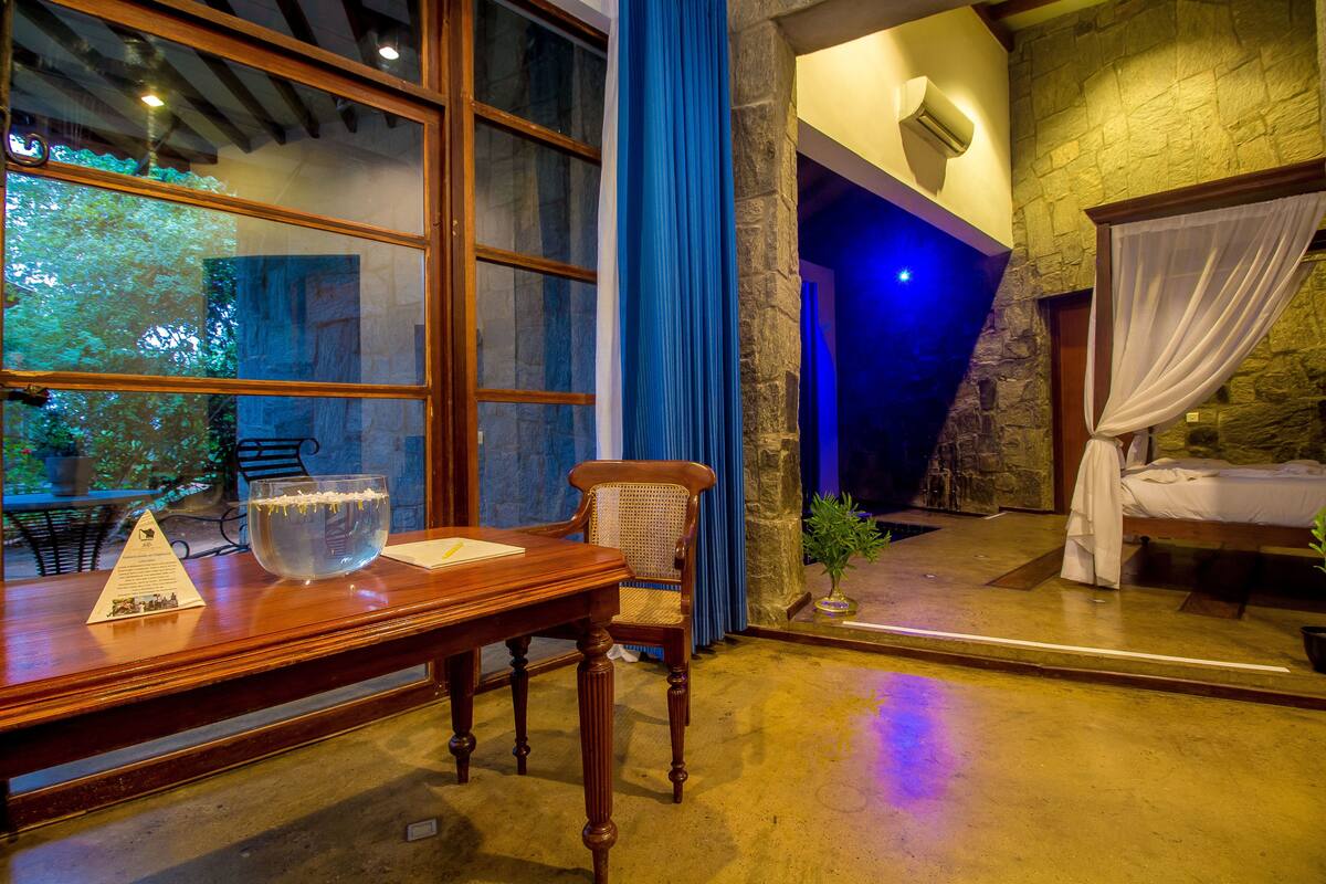 Suite de luna de miel, 1 cama de matrimonio grande, piscina privada, vistas al jardín | 1 dormitorio, minibar, caja fuerte y escritorio
