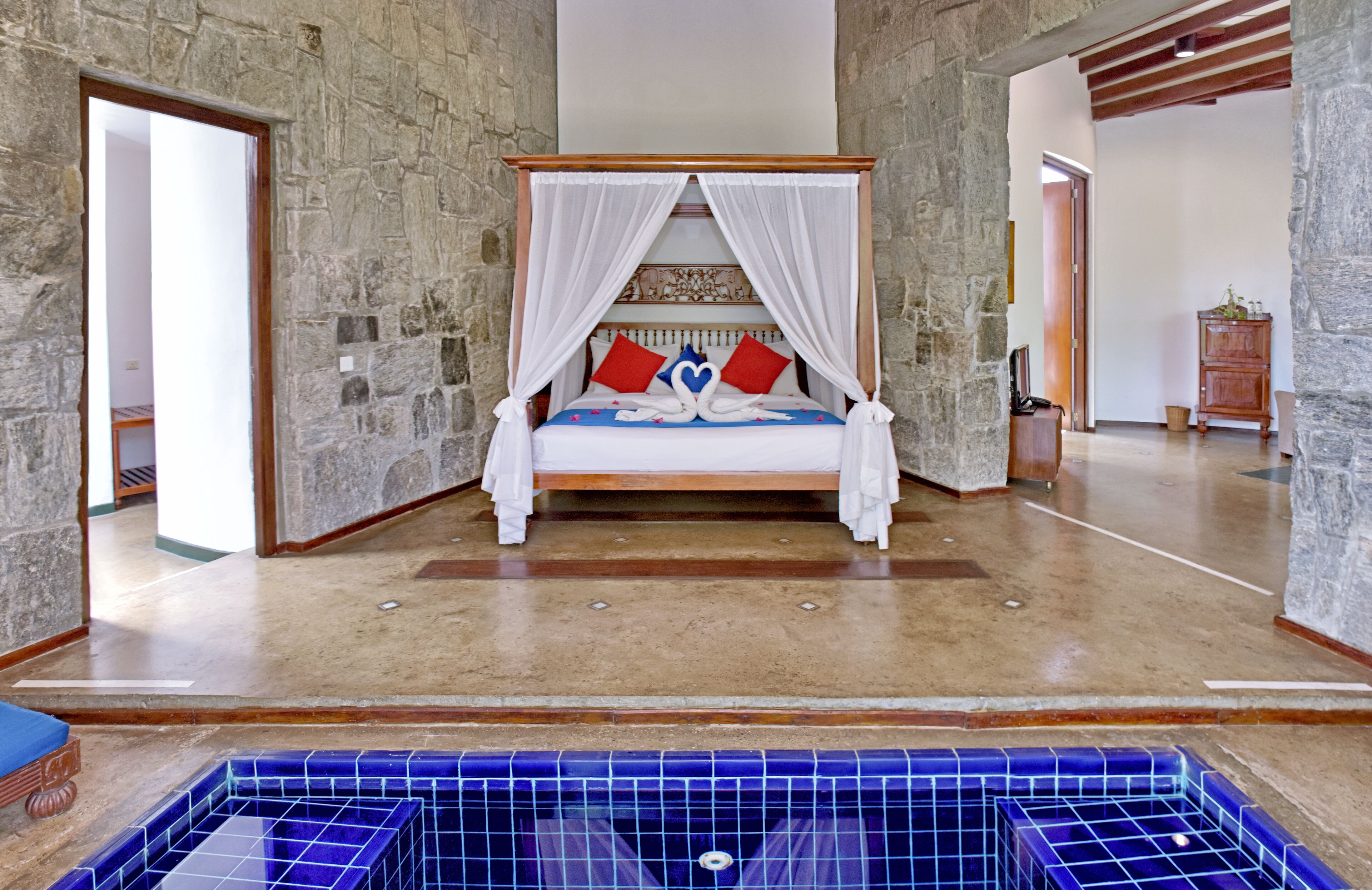 Lovers’ Escape | Private pool