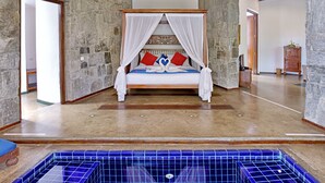Suite pour lune de miel, 1 très grand lit, piscine privée, vue sur le jardin | Piscine privée
