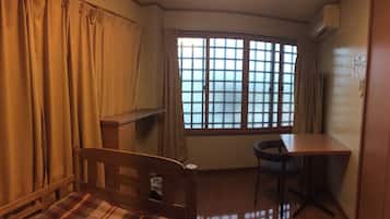 Habitación con 2 camas individuales | Escritorio y wifi gratis