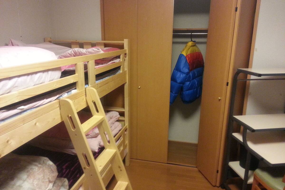 Triple Room  | Desk, free WiFi