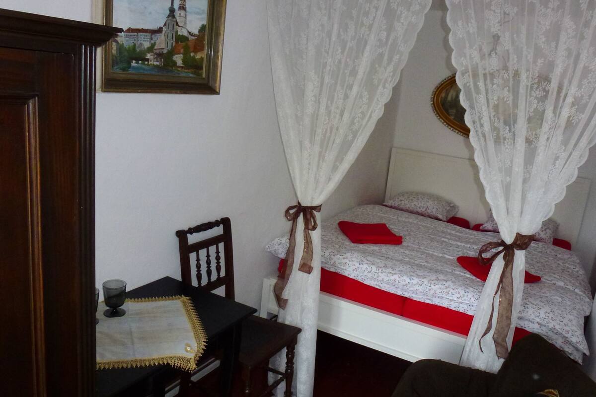 Chambre Double Standard, salle de bains commune | Bureau, rideaux occultants, Wi-Fi gratuit